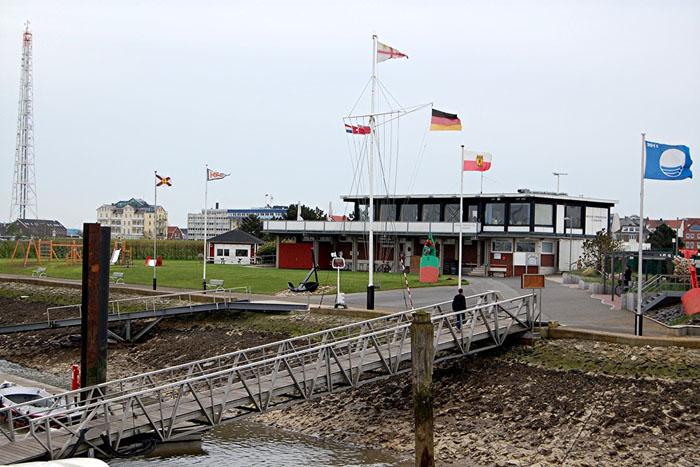 tl_files/KUNDEN/Cuxhaven/Restaurant Seglermesse Cuxhaven/PDF/Haus1.jpg